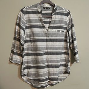 Riders by Lee Women’s Medium Striped V Neck Pullover Shirt 3/4 Sleeve White Gray